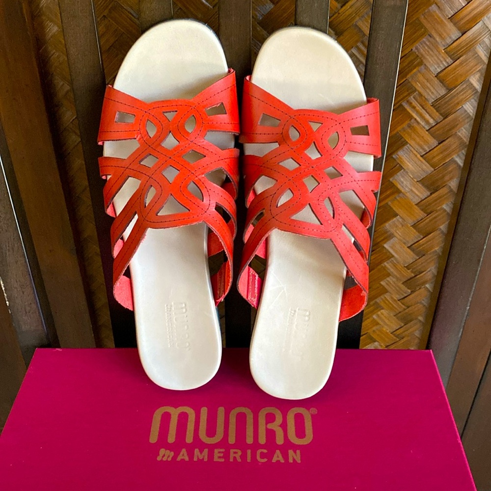MUNRO - RED MALIA SANDAL 12WW